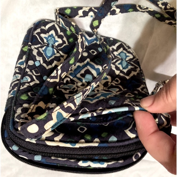 Authentic Vera Bradley Retired “Ink Blue” small triple zippered crossbody! EUC! - Picture 10 of 12